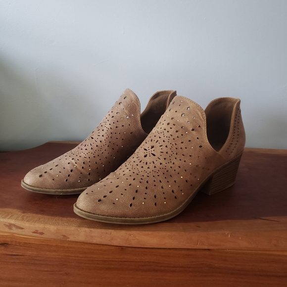 Fergalicious Shoes - Fergalicious Wyatt Chop out Boot Brown Boot Size 8